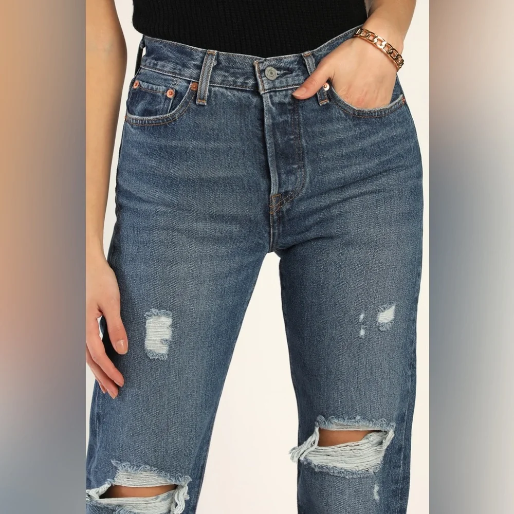 Levi’s Wedgie Icon Fit Medium Wash Distressed Cropped High-Rise Jeans - Picture 10 of 10